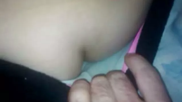Pornografia sensual sem registo.  Um jovem artista colocou a sua video porno com qualidade imaginação
