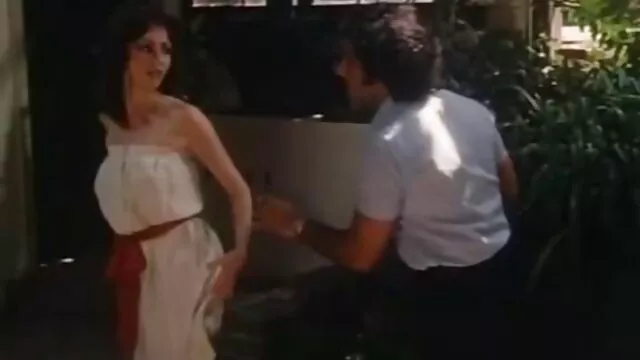 Pornografia sensual sem registo.  Um amigo levou um pornô vídeo grátis homem a um ménage à trois