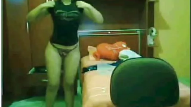 Pornografia sensual sem registo.  A noiva estava eufórica quando os pais filmes pornôs brasileiros gratis foram à casa de campo.