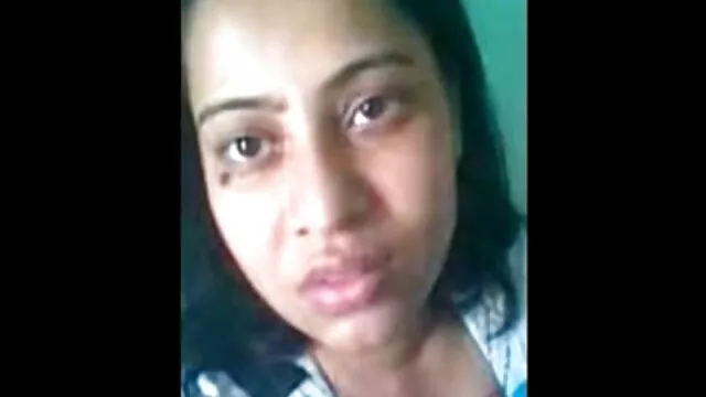 Pornografia sensual sem registo.  A rapariga nua o video porno mais visto no mundo fica nua na câmara