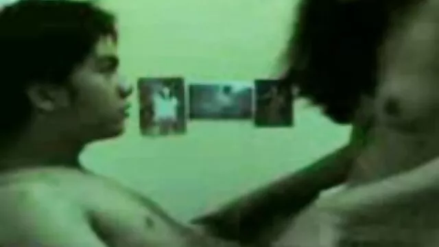 Pornografia sensual sem registo.  Twin se twinpander penetra-se com o vídeos pornôs amadores grátis brinquedo se toy.