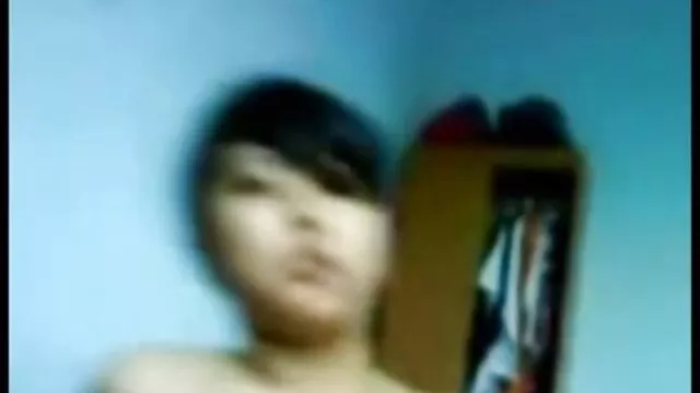Pornografia sensual sem registo.  Toma comprimidos para dormir no chá e ver vídeos pornôs grátis faz com que a rapariga durma.