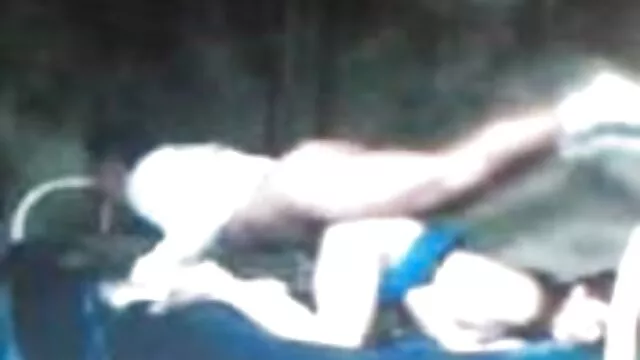 Pornografia sensual sem registo.  Lésbicas bonitas e duras com o didlo na mesa da vídeos pornôs grátis sem vírus cozinha