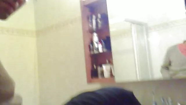 Pornografia sensual sem registo.  Ter med com uma jovem no porno de qualidade gratis quarto quando os pais não estão em casa