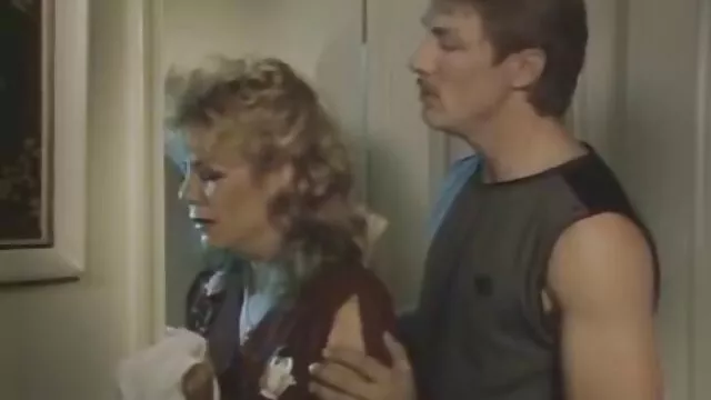 Pornografia sensual sem registo.  A Barbie vídeos pornôs gratis moderna mostra o shake do rabo