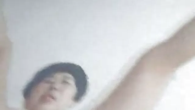 Pornografia sensual sem registo.  O vídeos pornôs amadores grátis pai prepara o se med com ele.