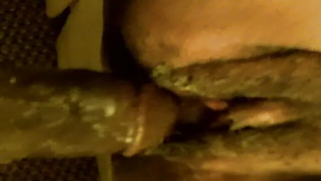 Pornografia sensual sem registo.  Vim filmes pornôs brasileiros gratis à cozinha masturbar-me com um buraco.