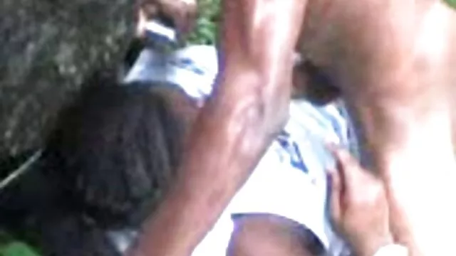 Pornografia sensual sem registo.  Morena gorducha sites de videos pornos gratuitos deu a piercing no cabelo