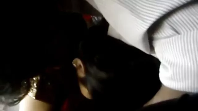 Pornografia sensual sem registo.  Um homem observa enquanto uma rapariga bêbeda carrega no vibrador vídeos pornôs grátis brasileiros