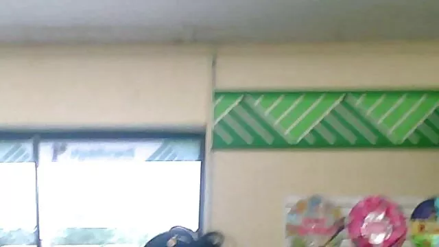Pornografia sensual sem registo.  Rapariga de olhos esbugalhados vídeos pornôsgrátis a beber álcool