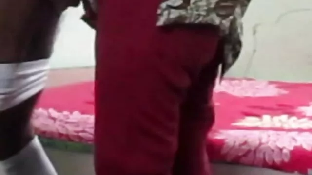 Pornografia sensual sem registo.  Namorada loira a foder rata com a melhores sites de videos porno gratis mão