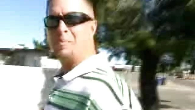 Pornografia sensual sem registo.  A porra do rapaz é entretido por um membro os melhores vídeos pornôs grátis grande e rápido.