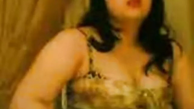 Pornografia sensual sem registo.  Ela masturbou-se com um vizinho, começou a assistir vídeos pornôs grátis assediar e aterrou nas escadas.