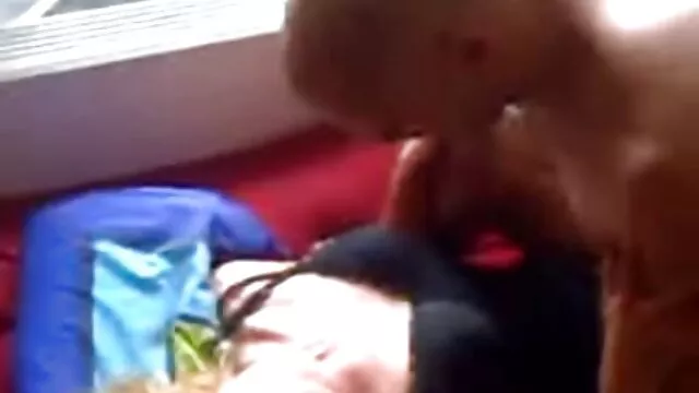 Pornografia sensual sem registo.  Kinky assistir vídeos pornôs grátis aprende a chupar e engolir cum