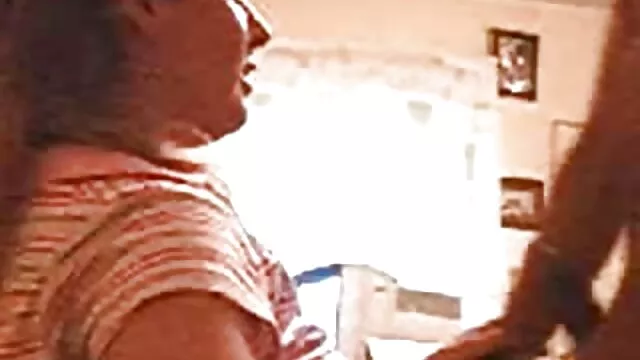 Pornografia sensual sem registo.  Três deles bêbados e desapontados Tanyuha e começou a amaldiçoá-la videos pornôs gratis