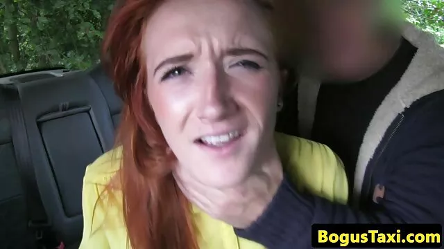 Pornografia sensual sem registo.  Queimado de video porno de qualidade vergonha na rua escreveu