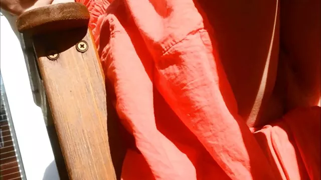Pornografia sensual sem registo.  A namorada de vestido anda com filme pornô de graça pilas