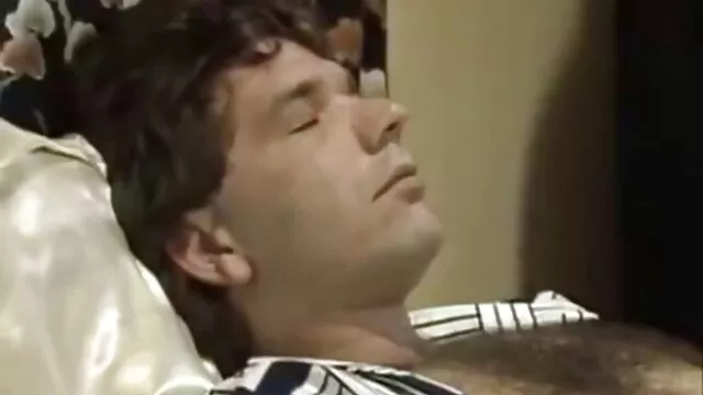 Pornografia sensual sem registo.  Imprimi um lugar para a morena por vídeospornôs grátis dinheiro e logo enchi-o de esperma.