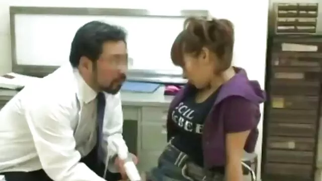 Pornografia sensual sem registo.  Ele tinha um médico de assistir vídeos pornôs grátis óculos e Meias.