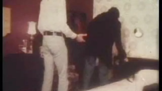 Pornografia sensual sem registo.  Uma bela loira cresceu quero ver vídeos pornôs grátis e sacudiu-a pessoalmente.