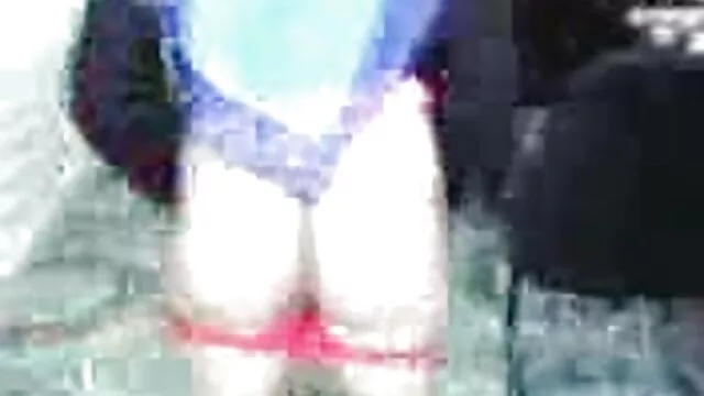 Pornografia sensual sem registo.  Strappons leva o amigo filme pornô de graça para a cozinha.