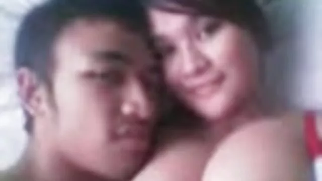 Pornografia sensual sem registo.  Despeja olhos ridículos com uma jovem morena podre. vídeos pornôs caseiros grátis
