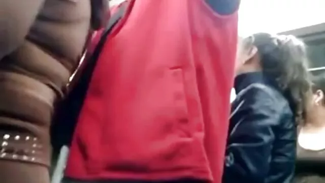 Pornografia sensual sem registo.  Fenda plantada num buraco de video porno de qualidade meia-calça
