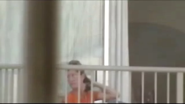 Pornografia sensual sem registo.  Senhora o video porno mais visto no mundo vestida de cuecas vermelhas