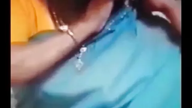 Pornografia sensual sem registo.  Depois de ter acabado de fumar, sentei-me para urinar na Garden vídeos pornôs brasileiros grátis Road.