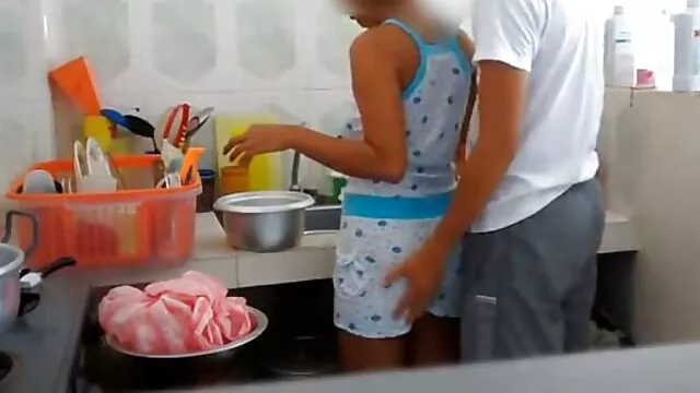 Pornografia sensual sem registo.  Sobre o papel de uma vadia anal no vídeos pornôs caseiros grátis filme