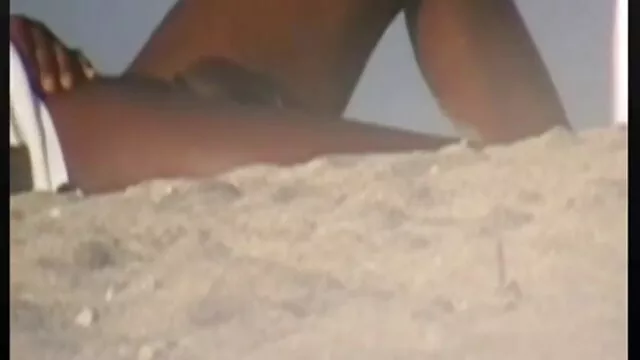 Pornografia sensual sem registo.  Com a mão sobrancelha no chapéu o vibrador foi quero assistir vídeos pornôs grátis montado e terminado