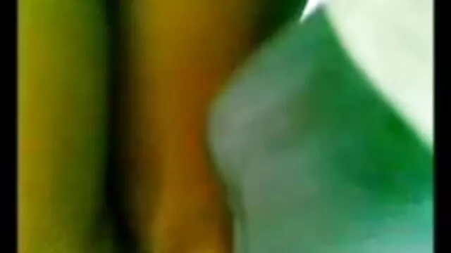 Pornografia sensual sem registo.  Duas coisas quentes lavo o porno os melhores brasileiro carro desportivo nu e beijo