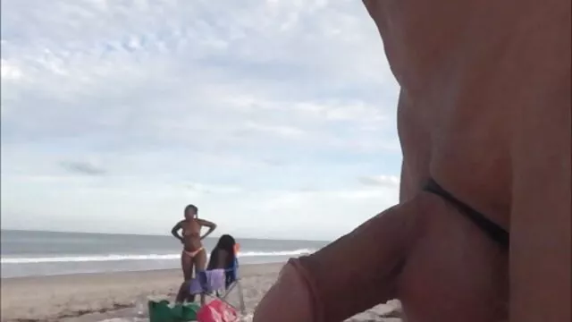 Pornografia sensual sem registo.  Lésbicas Peitudas forçadas a foder pornô vídeo grátis com collants