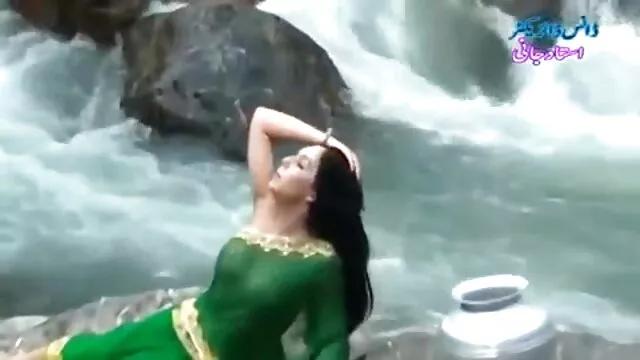 Pornografia sensual sem registo.  A quero assistir o filme pornô de graça irmã gira seduz a fraternidade.