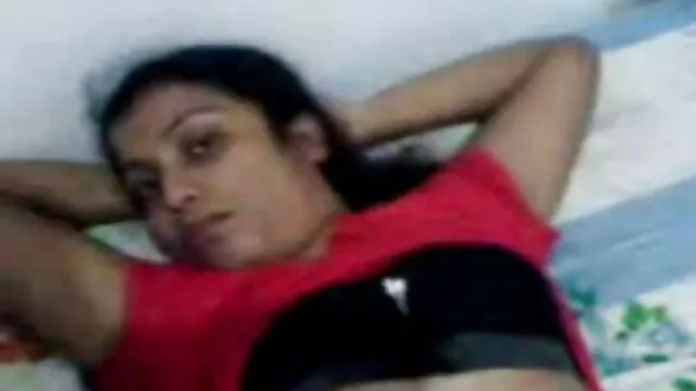 Pornografia sensual sem registo.  Leva a vídeos pornôs brasileiros grátis tua namorada a uma amiga, embebeda-a e viola-A.