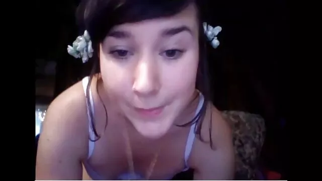 Pornografia sensual sem registo.  O que dá à rapariga no rabo video porno de qualidade um belo pão e excita-o
