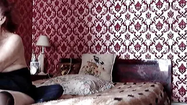 Pornografia sensual sem registo.  Uma ferida lésbica num vestido preto fez a amiga ter filme pornô de graça uma amiga.