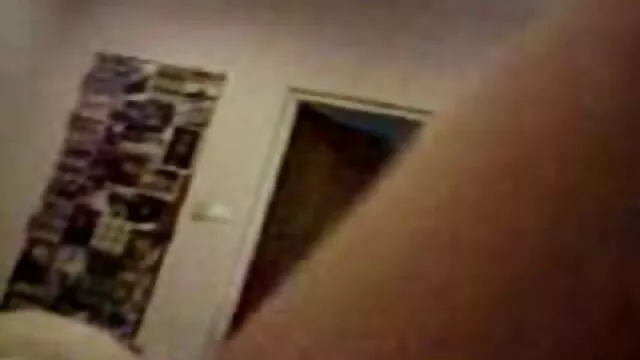 Pornografia sensual sem registo.  O rapaz faz a mãe sem puxar as x vídeos pornôs grátis cuecas e balançar