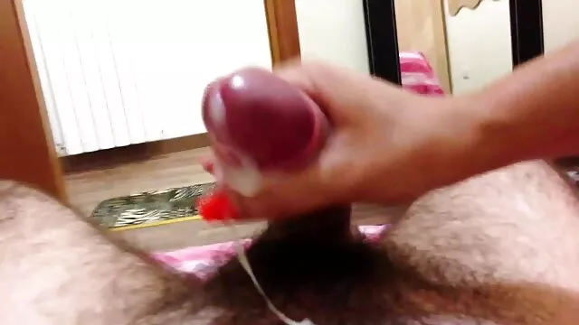 Pornografia sensual sem registo.  A rapariga fez isto num jardim atrás da árvore quando se esquece de fazer Chichi em casa. pornô vídeo grátis