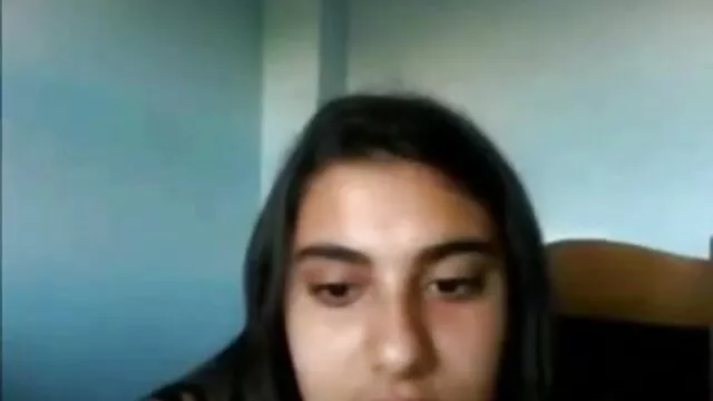 Pornografia sensual sem registo.  A menina Little_Lilu de video porno mais visto no mundo Kiev mostrou buracos